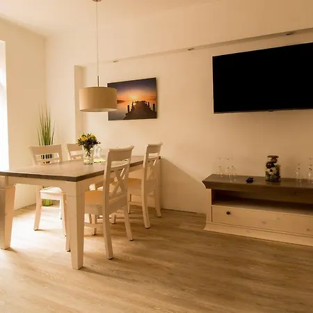 Appartement Frau-clara-haus-ecke-2 *